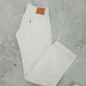 Lev 569 white denim jeans, size 31 x 32, great Pre-owned condition, unisex